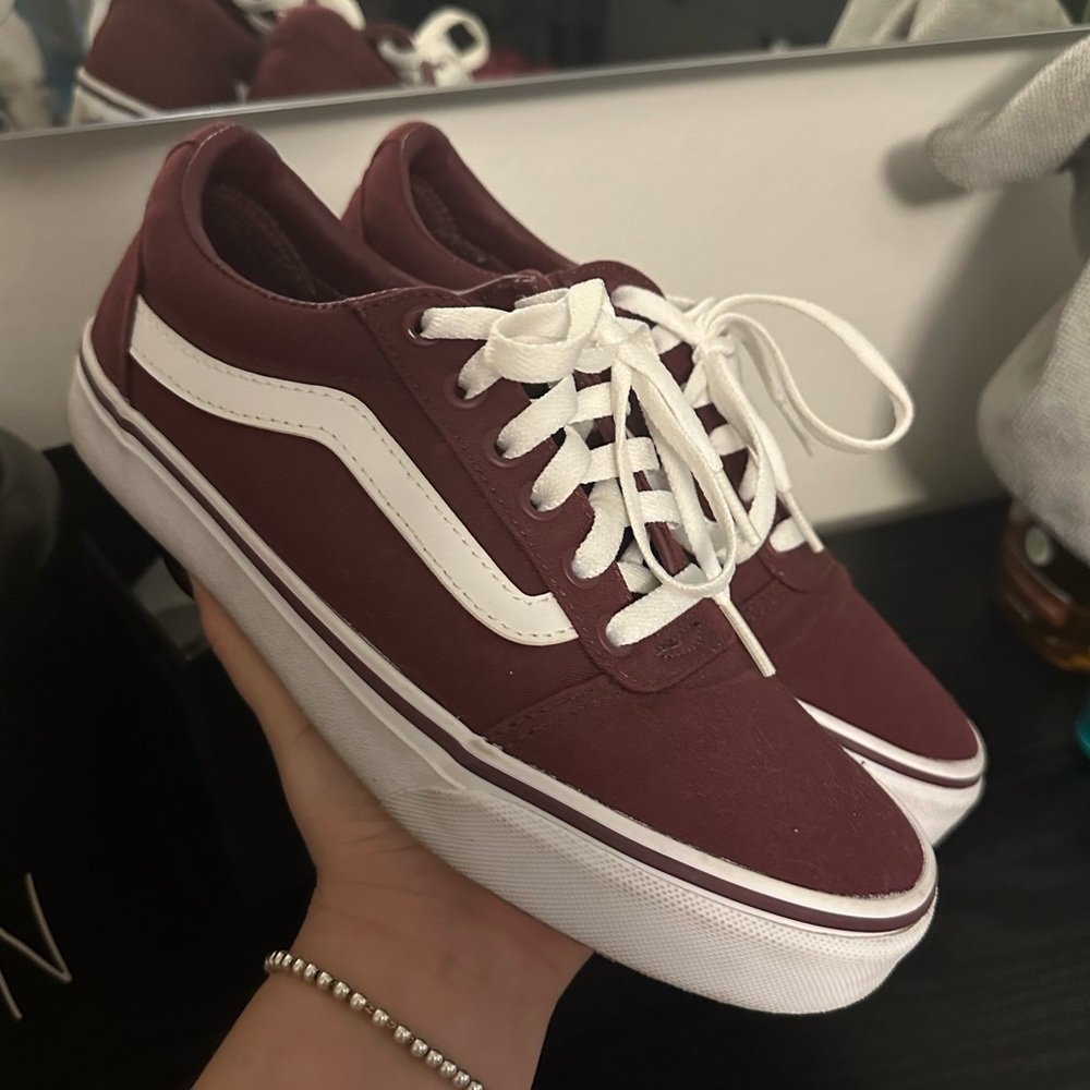 Vans | 7W | Maroon